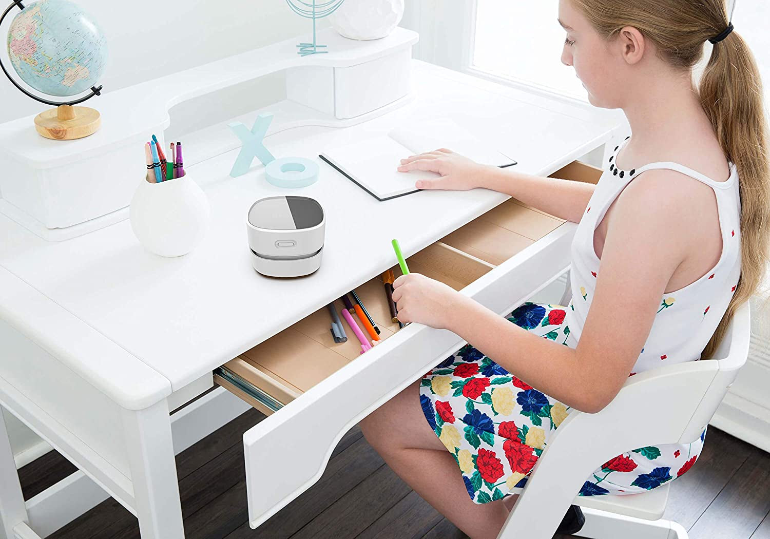 Desktop Vacuum Cleaner with Rotatable Design for Keyboard/Home/School/Office